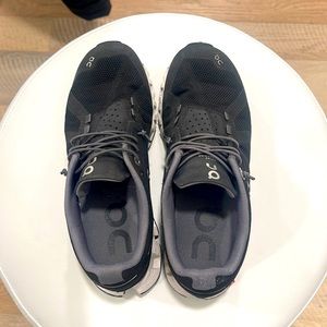 Womens 6.5 On Cloud Shoes gently worn